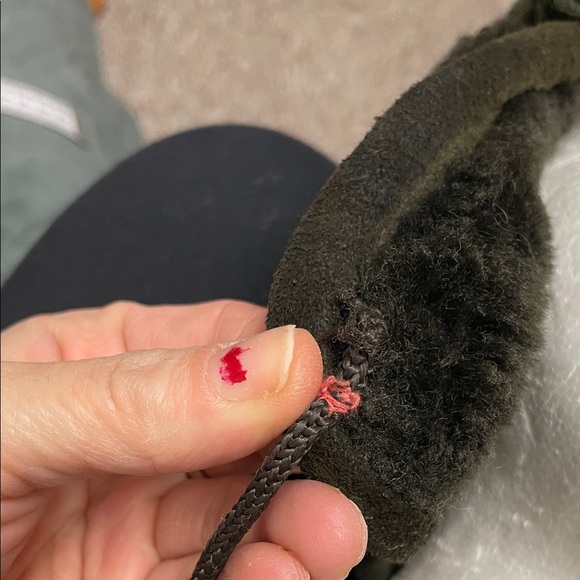 Vintage real Shearling Trapper Hat with Pom Pom and chin tie flaps - Picture 5 of 8